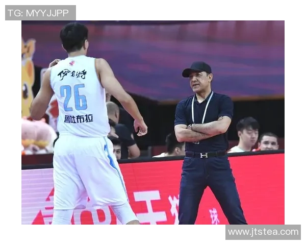 新疆队26号球员鲁吐布拉表现出色，被誉为新一代新疆篮球之星