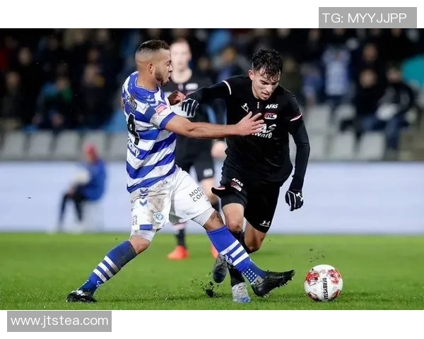 沙尔克04宣布与主教练维尔德解除合同球队寻找新帅